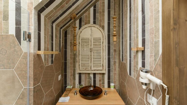 Comment le carrelage peut métamorphoser votre salle de bain (sans faux pas) ?