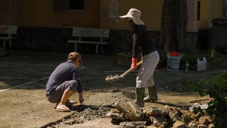 Béton désactivé raté : comment sauver votre chantier sans stress
