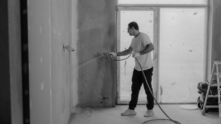 Combien de temps faut-il attendre entre deux couches de peinture ?