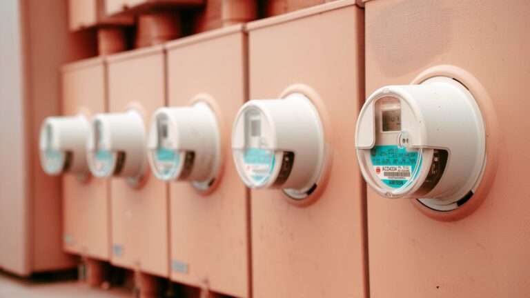Piquage électrique avant le compteur : ce que la loi dit vraiment