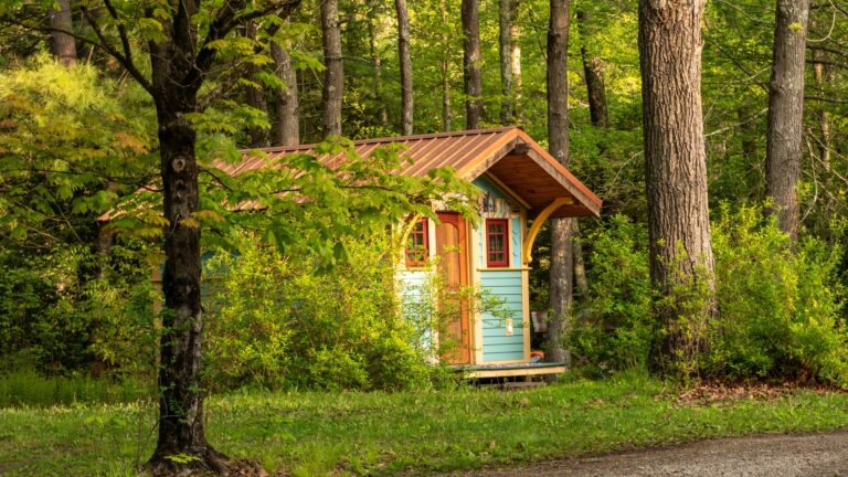 Tiny house sur terrain non constructible : ce que la loi autorise