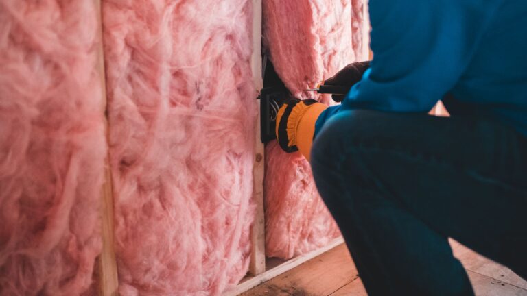 Isolation sur mur en parpaing : quelle solution choisir selon votre situation ?
